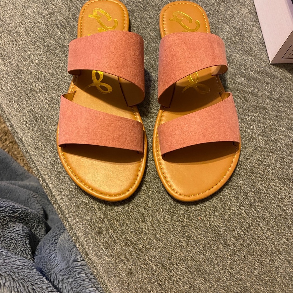 Qupid Rose Suede Sandals size9